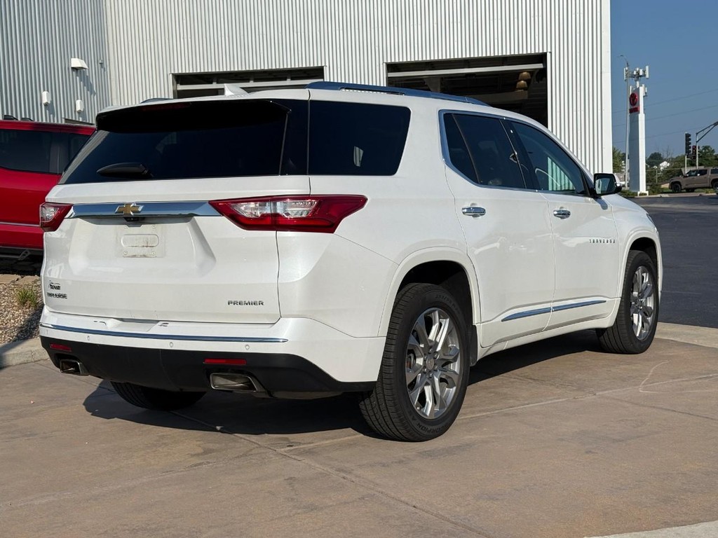 Chevrolet Traverse Vehicle Full-screen Gallery Image 03