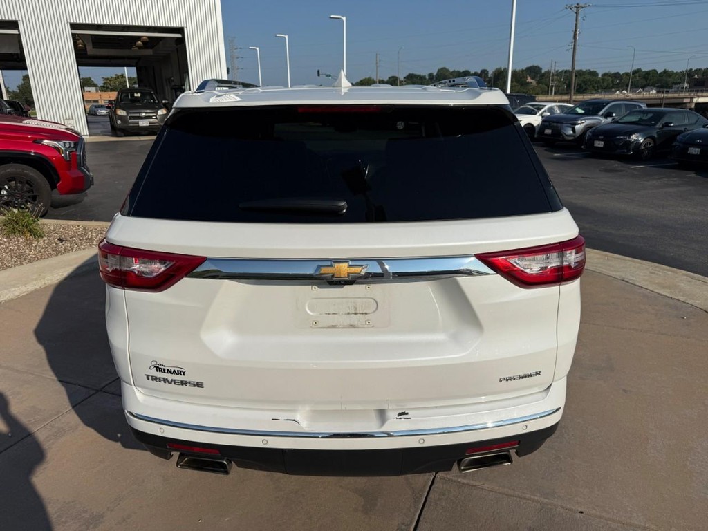 Chevrolet Traverse Vehicle Full-screen Gallery Image 07