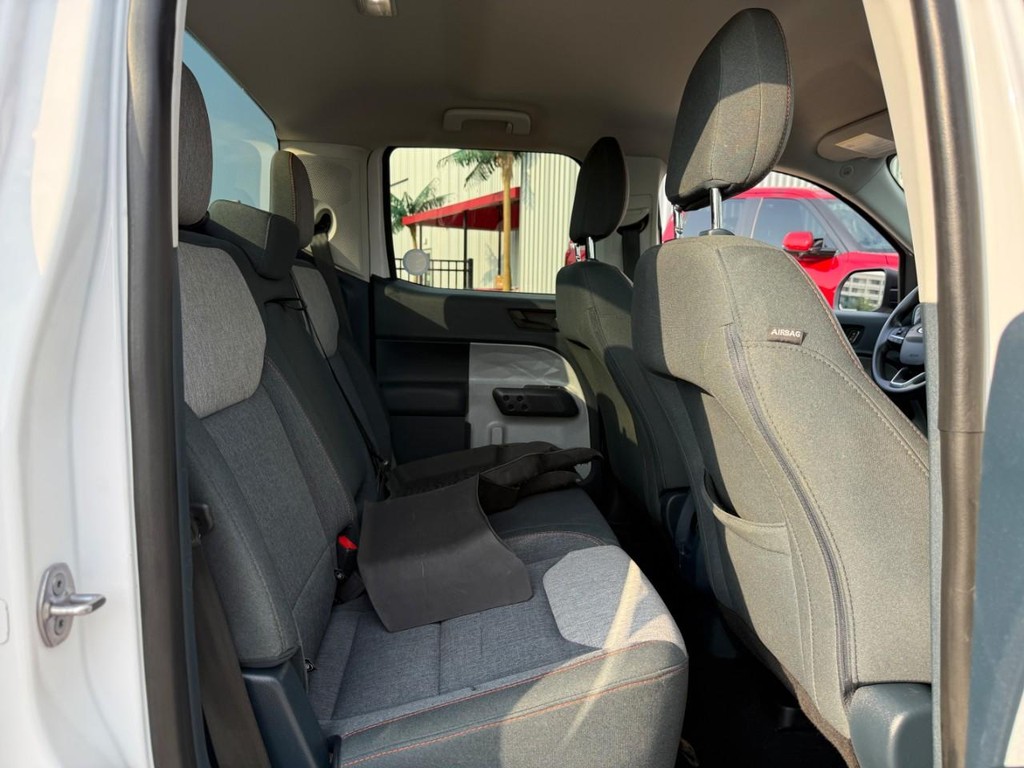 Ford Maverick Vehicle Full-screen Gallery Image 10