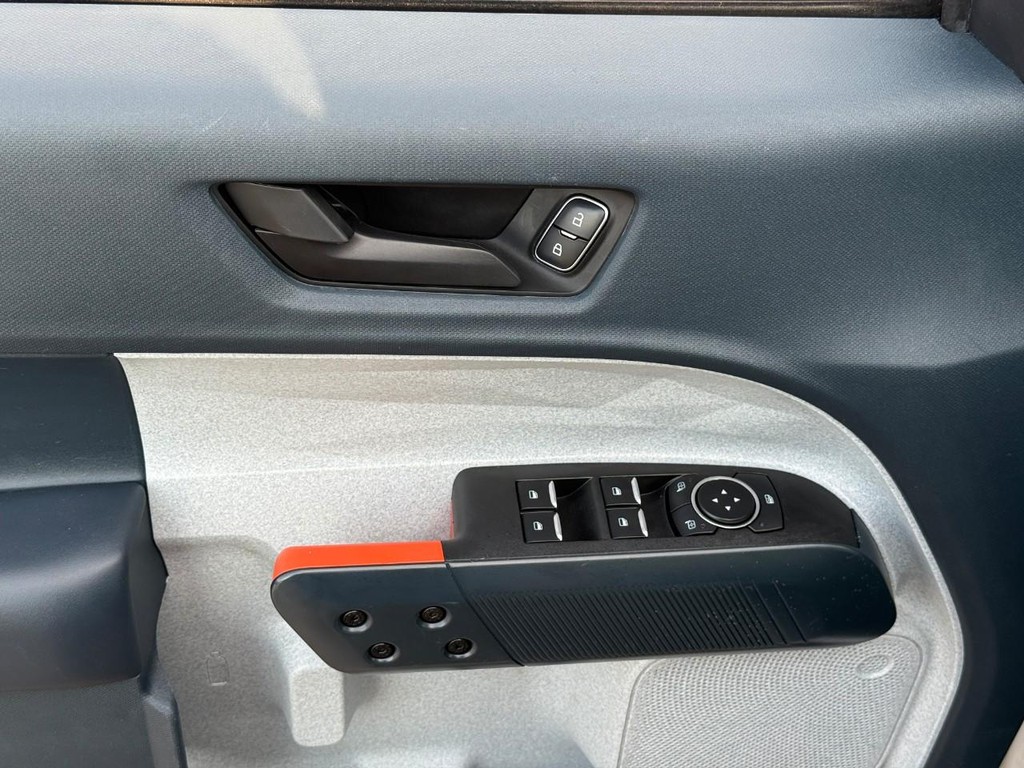 Ford Maverick Vehicle Full-screen Gallery Image 15