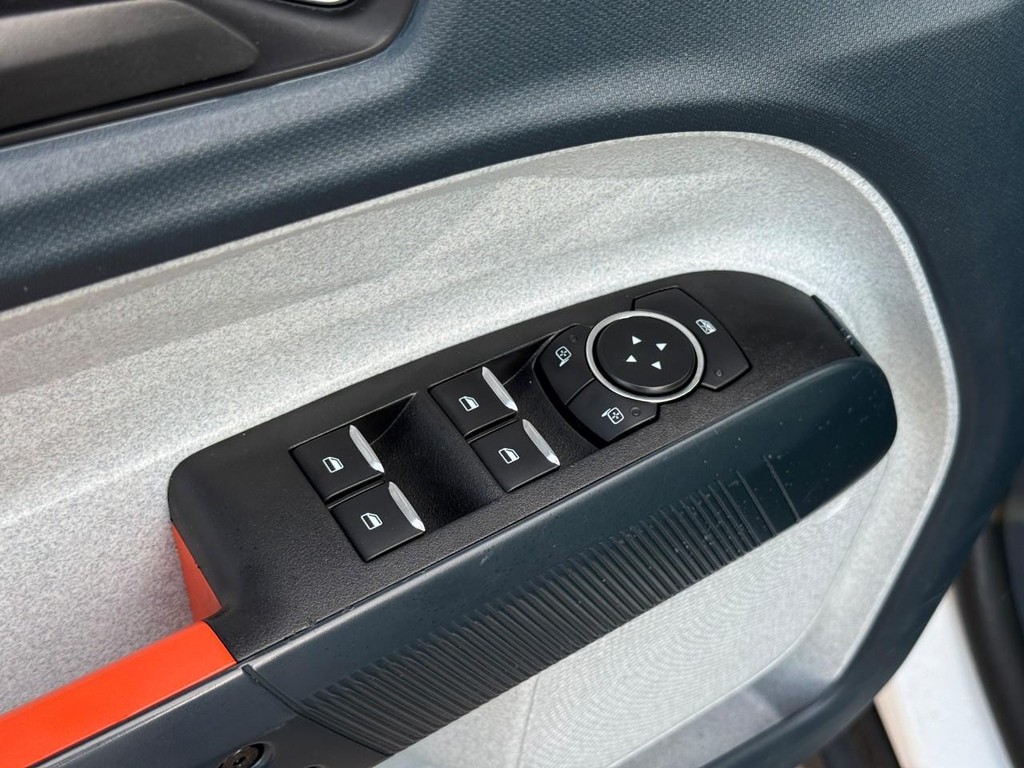 Ford Maverick Vehicle Full-screen Gallery Image 16