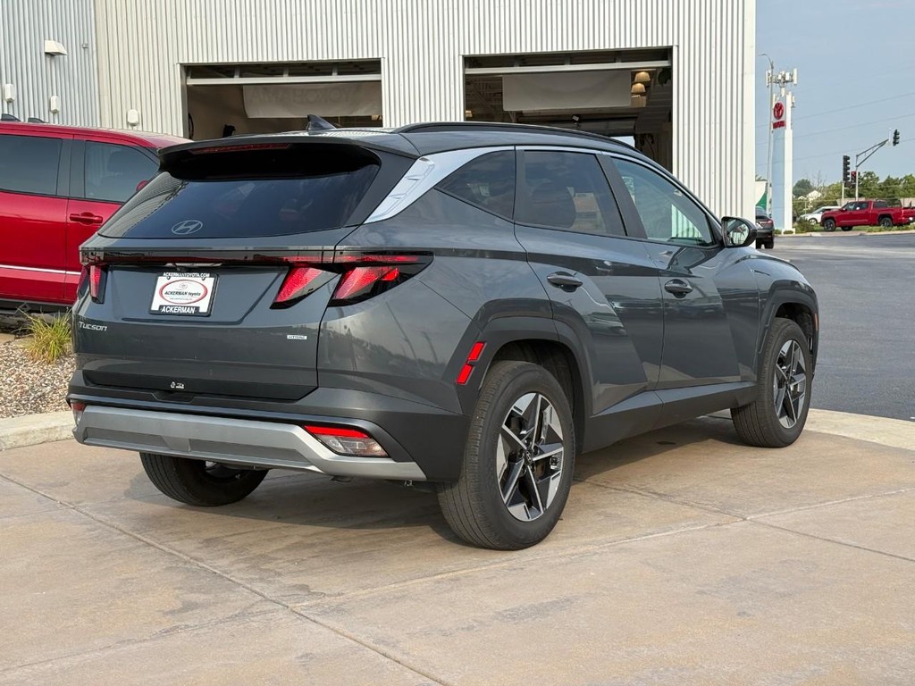 Hyundai Tucson Vehicle Full-screen Gallery Image 03