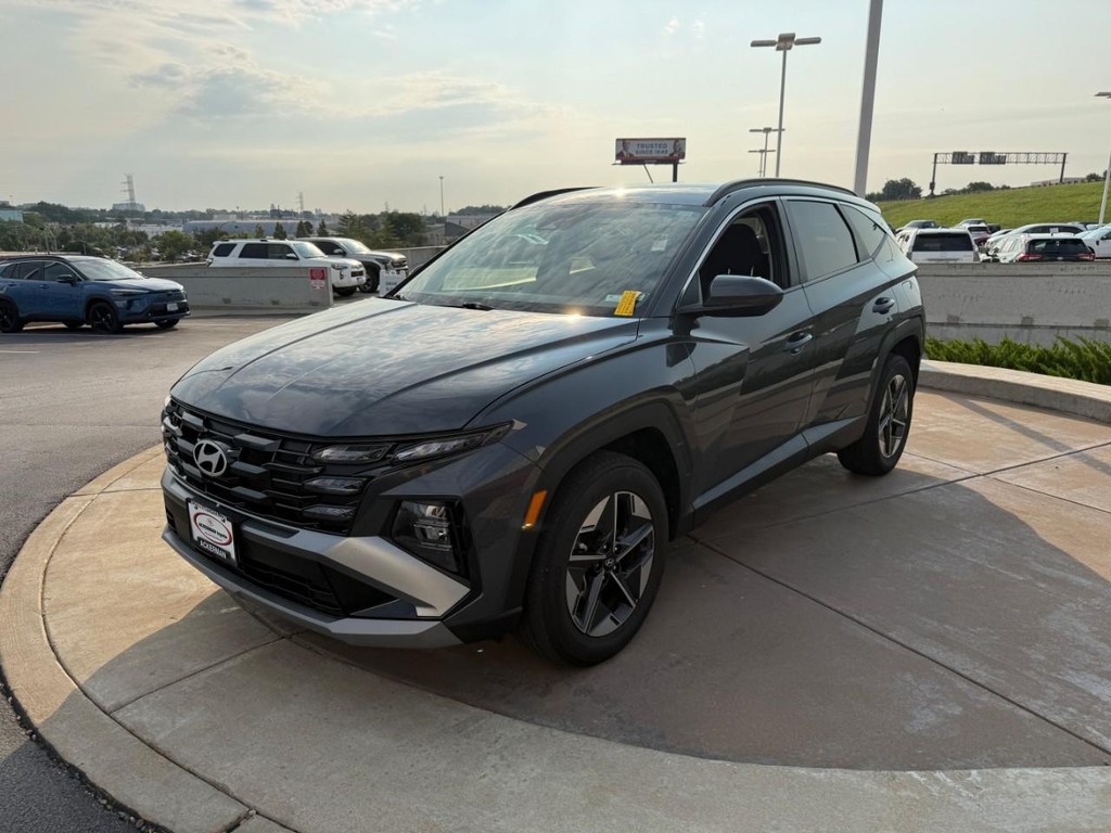 Hyundai Tucson Vehicle Full-screen Gallery Image 08