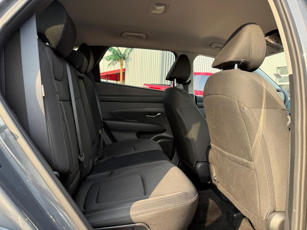 Hyundai Tucson Vehicle Full-screen Gallery Image 10