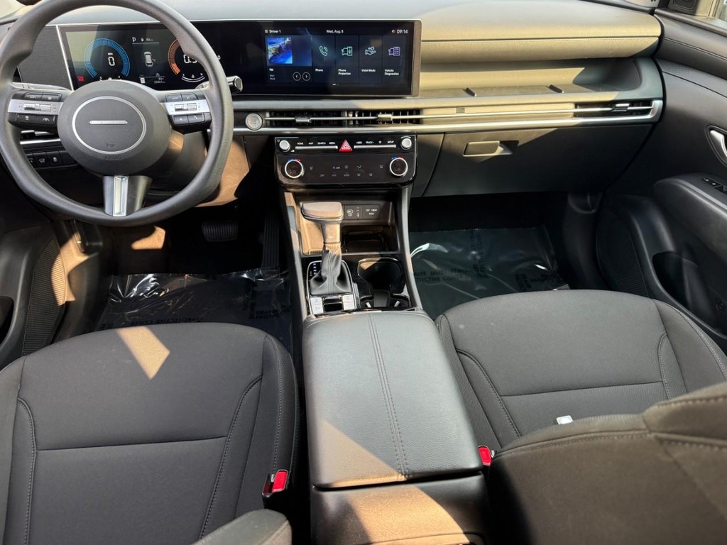 Hyundai Tucson Vehicle Full-screen Gallery Image 11