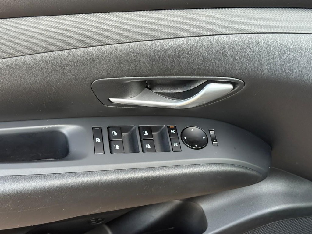 Hyundai Tucson Vehicle Full-screen Gallery Image 15