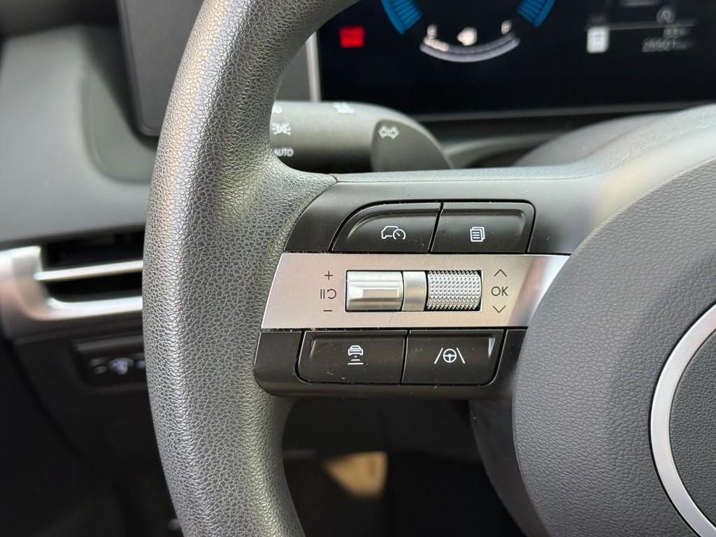 Hyundai Tucson Vehicle Full-screen Gallery Image 18