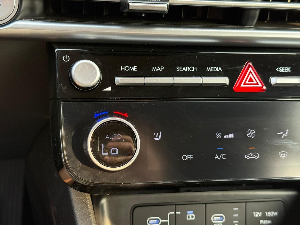 Hyundai Tucson Vehicle Full-screen Gallery Image 22