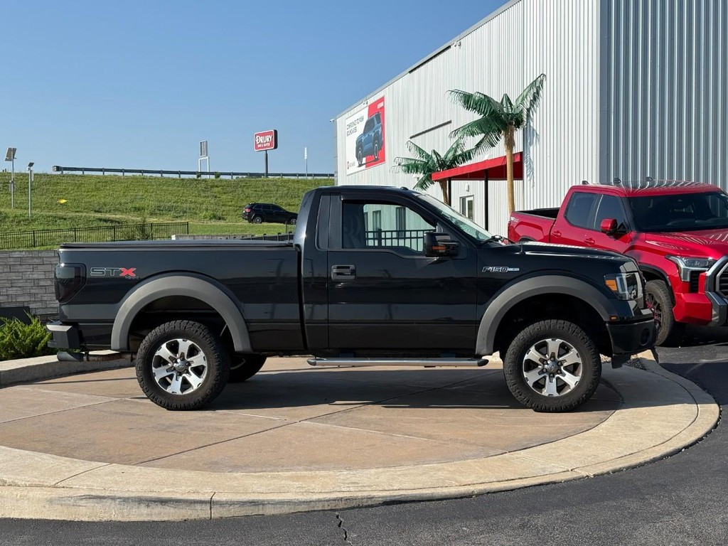 Ford F-150 Vehicle Full-screen Gallery Image 02