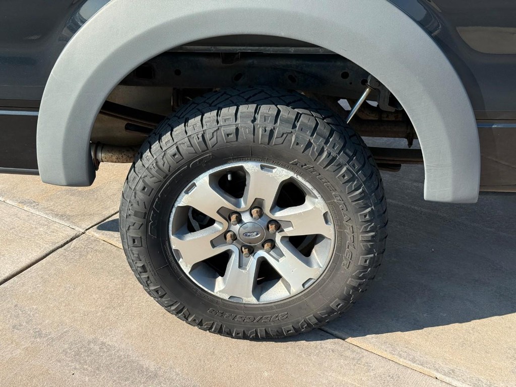 Ford F-150 Vehicle Full-screen Gallery Image 04