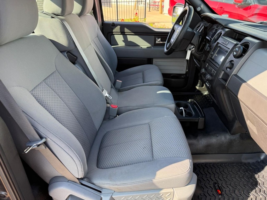 Ford F-150 Vehicle Full-screen Gallery Image 06
