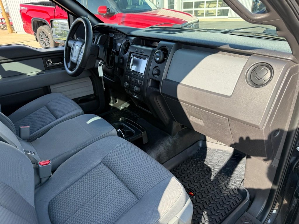 Ford F-150 Vehicle Full-screen Gallery Image 07