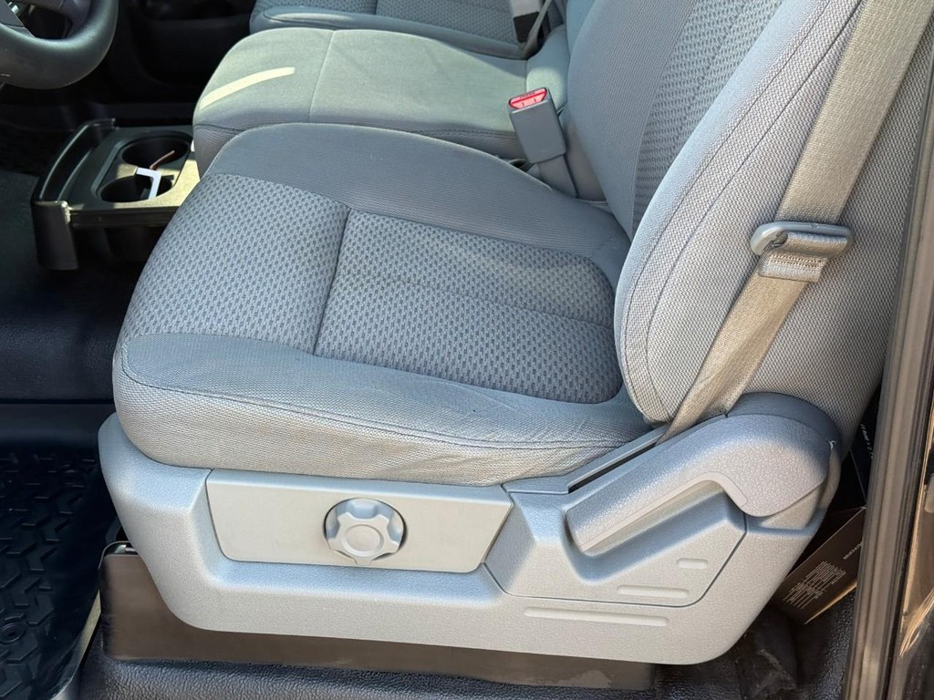 Ford F-150 Vehicle Full-screen Gallery Image 09