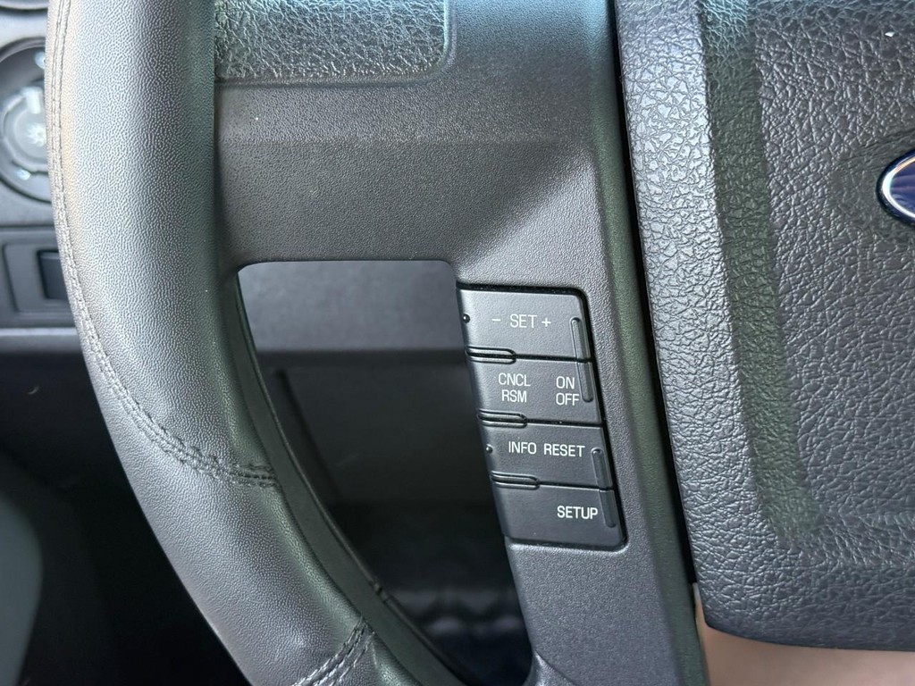 Ford F-150 Vehicle Full-screen Gallery Image 10