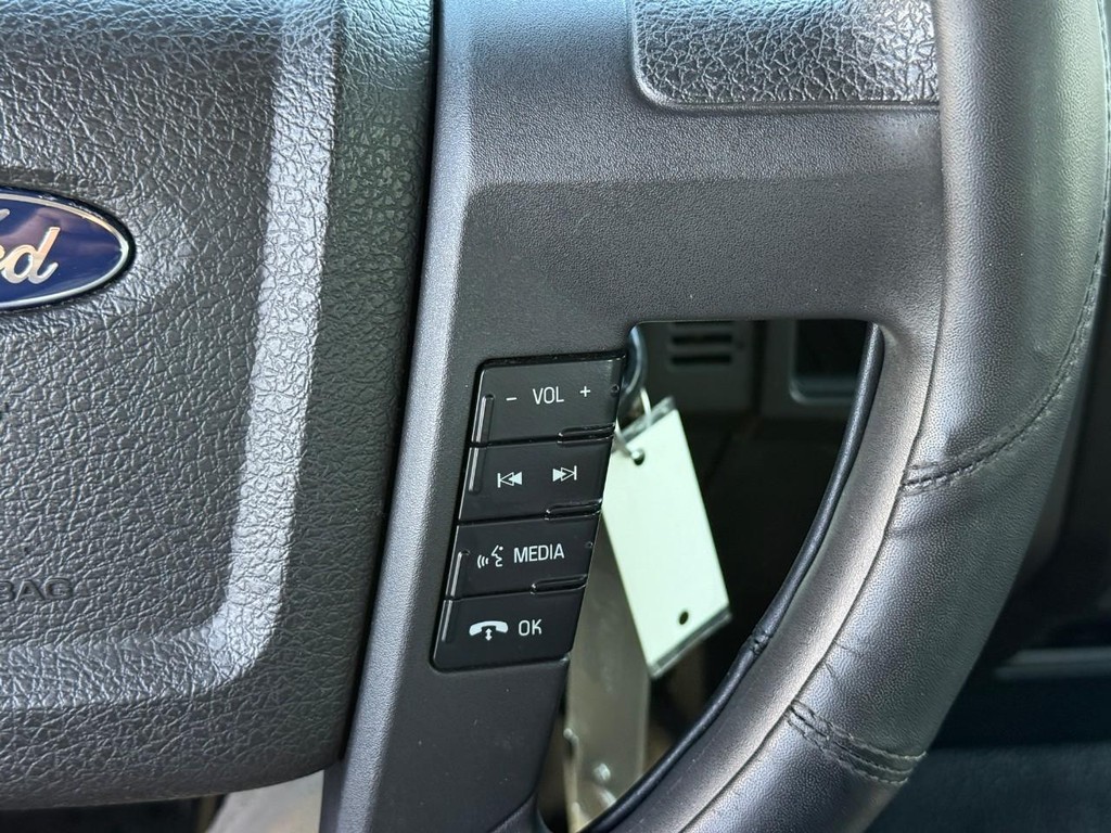 Ford F-150 Vehicle Full-screen Gallery Image 11