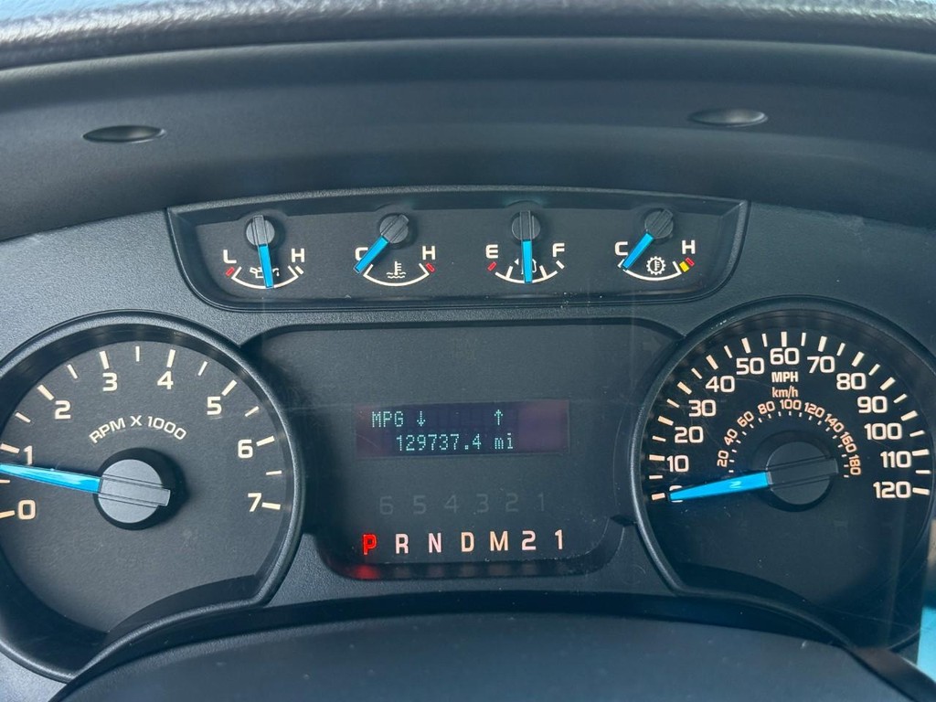 Ford F-150 Vehicle Full-screen Gallery Image 12