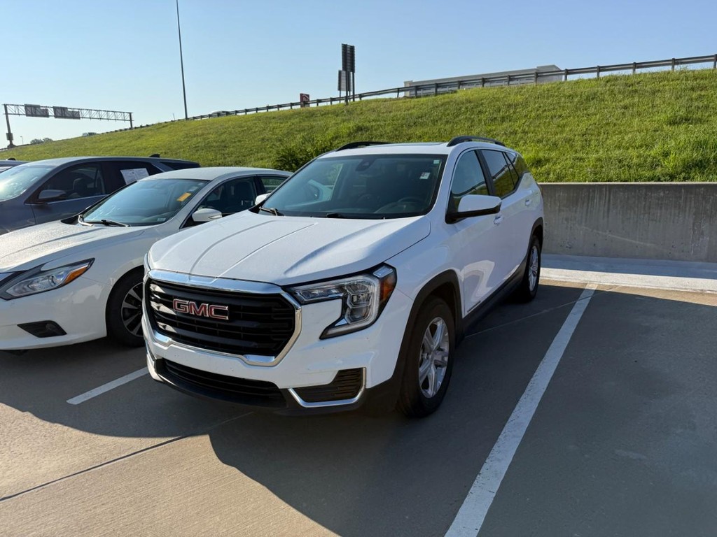 GMC Terrain Vehicle Full-screen Gallery Image 03