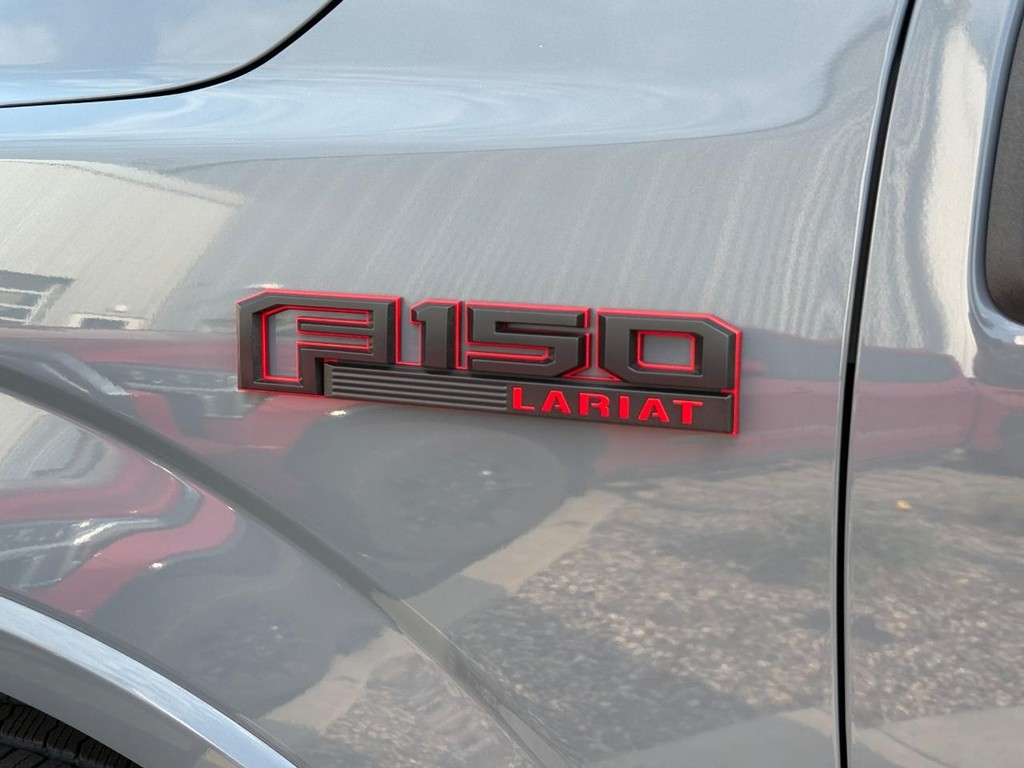 Ford F-150 Vehicle Full-screen Gallery Image 07