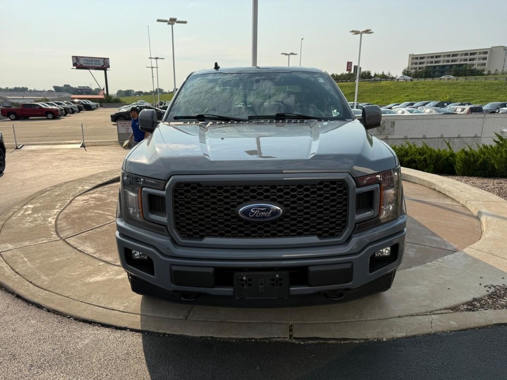 Ford F-150 Vehicle Full-screen Gallery Image 09
