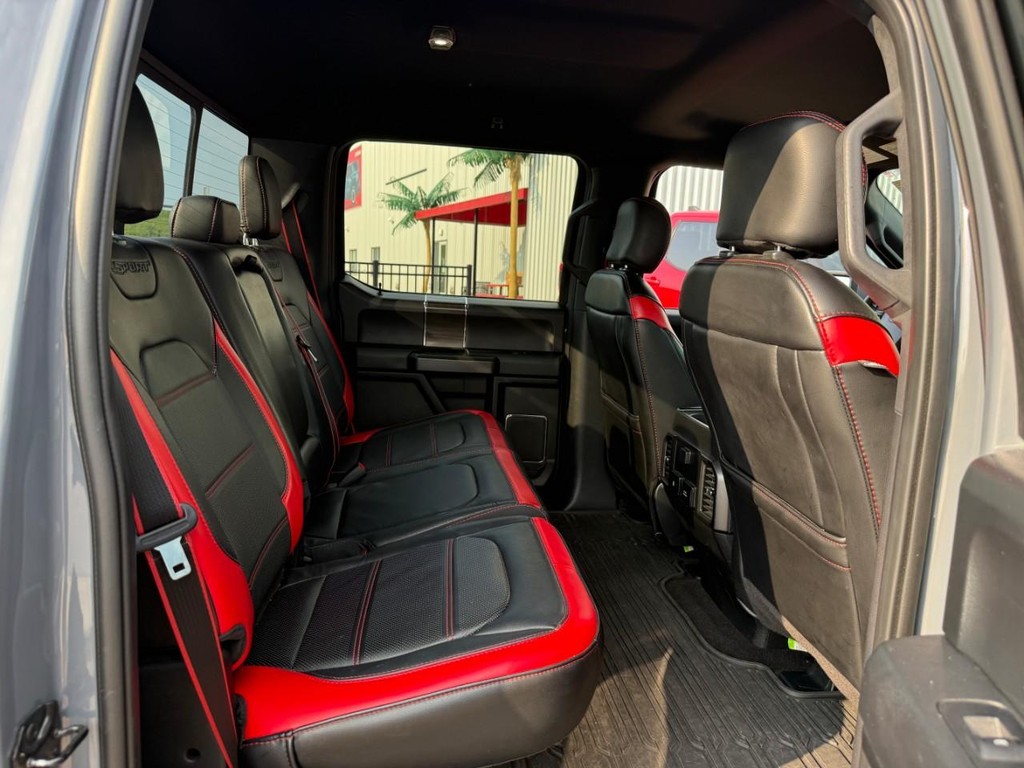 Ford F-150 Vehicle Full-screen Gallery Image 10