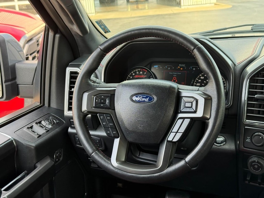 Ford F-150 Vehicle Full-screen Gallery Image 12
