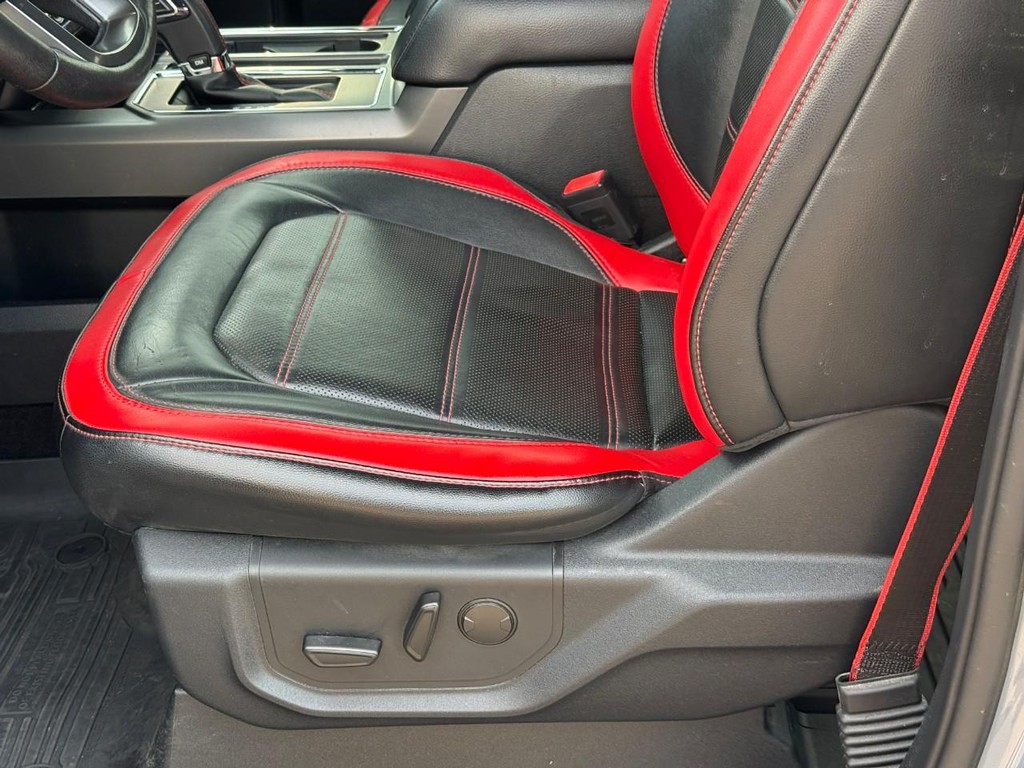 Ford F-150 Vehicle Full-screen Gallery Image 17