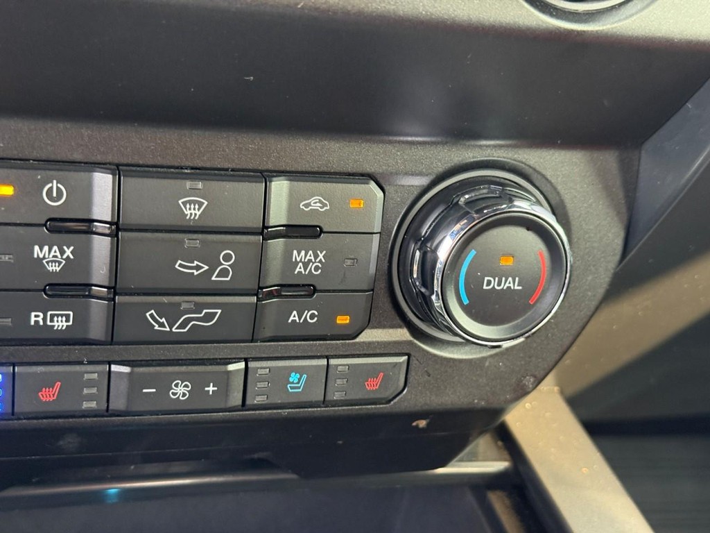 Ford F-150 Vehicle Full-screen Gallery Image 20
