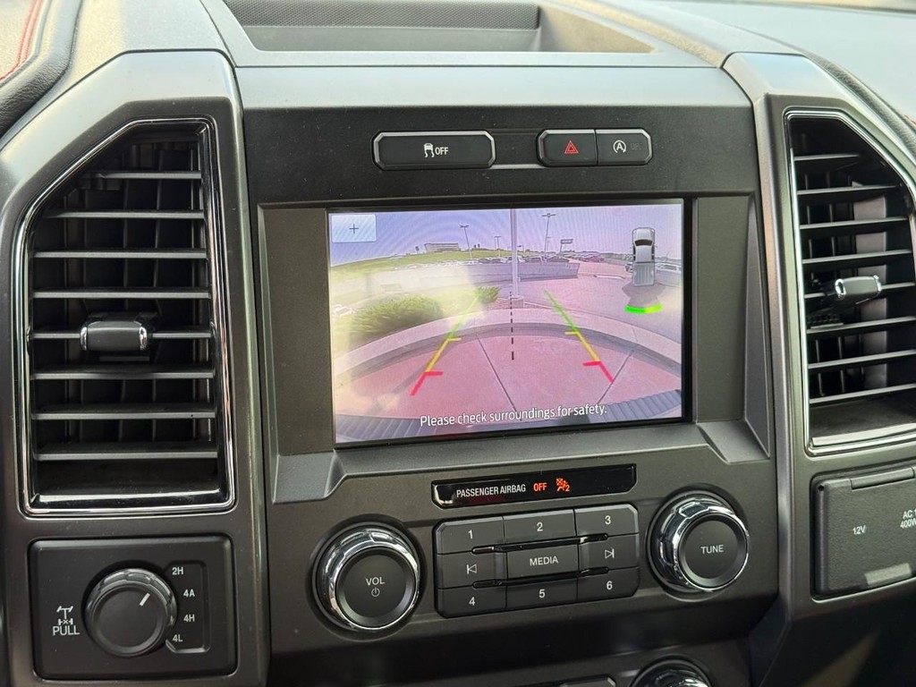 Ford F-150 Vehicle Full-screen Gallery Image 21