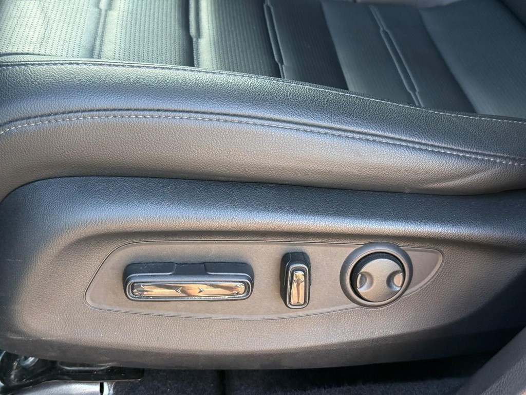Honda CR-V Vehicle Full-screen Gallery Image 16