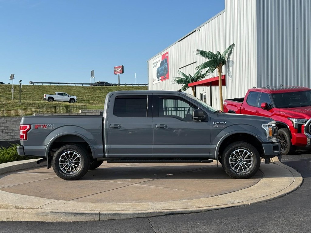 Ford F-150 Vehicle Full-screen Gallery Image 02
