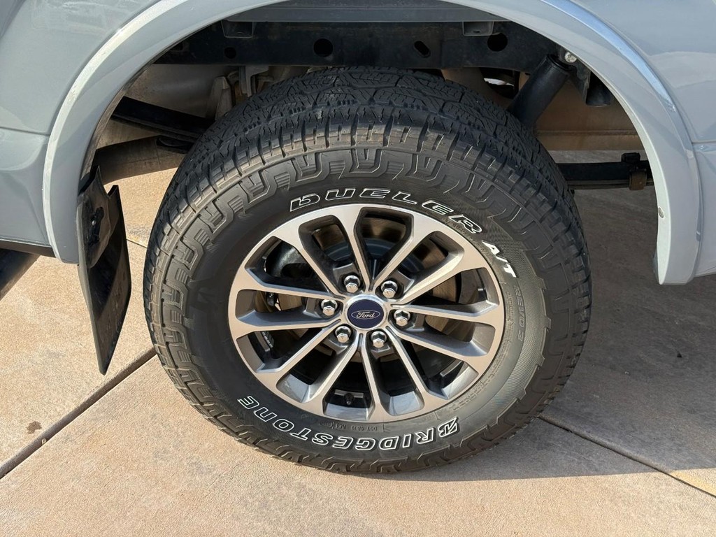 Ford F-150 Vehicle Full-screen Gallery Image 04