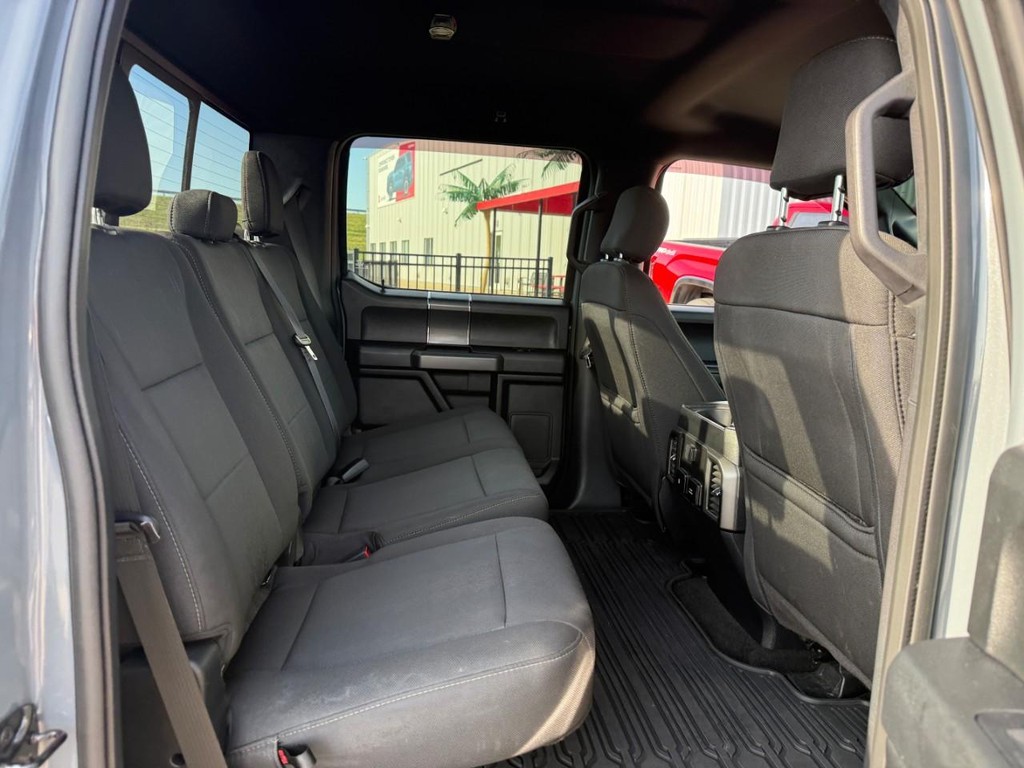 Ford F-150 Vehicle Full-screen Gallery Image 09