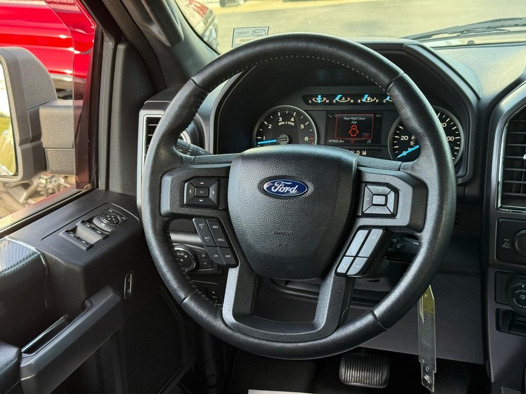 Ford F-150 Vehicle Full-screen Gallery Image 11
