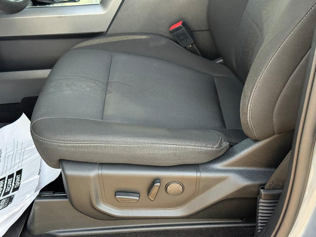 Ford F-150 Vehicle Full-screen Gallery Image 15
