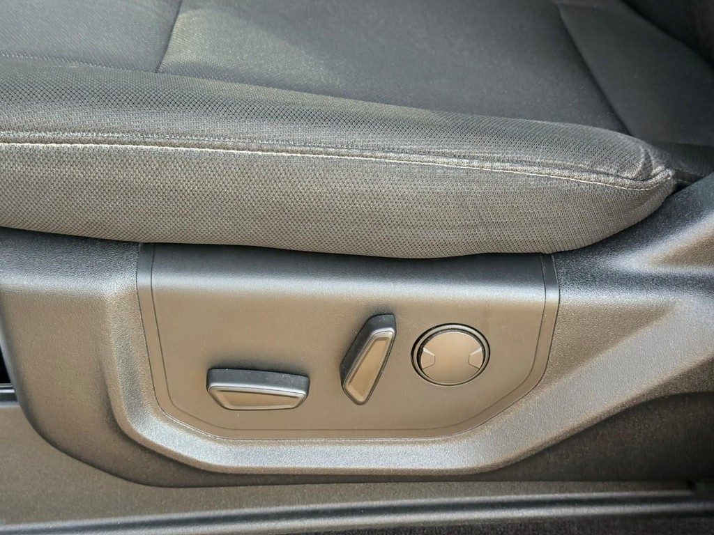 Ford F-150 Vehicle Full-screen Gallery Image 16