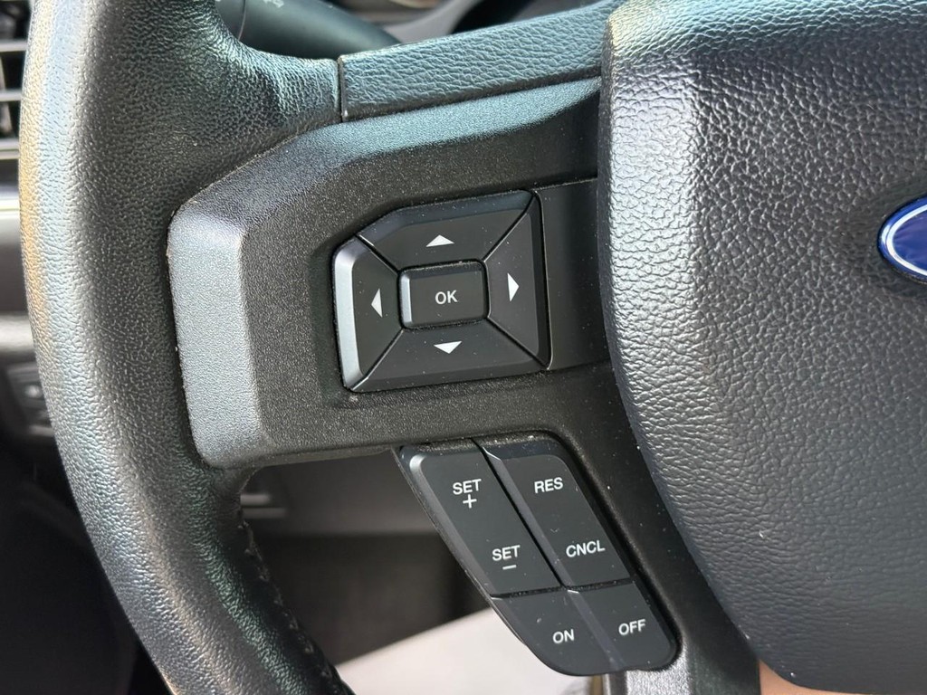 Ford F-150 Vehicle Full-screen Gallery Image 17