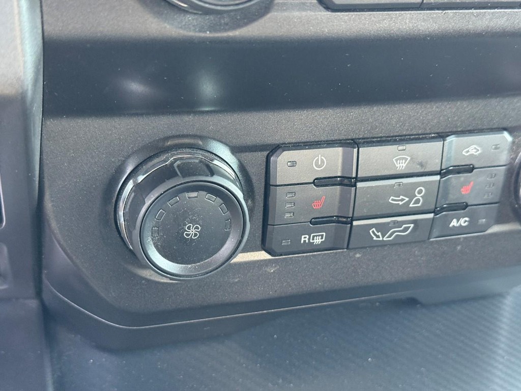 Ford F-150 Vehicle Full-screen Gallery Image 21
