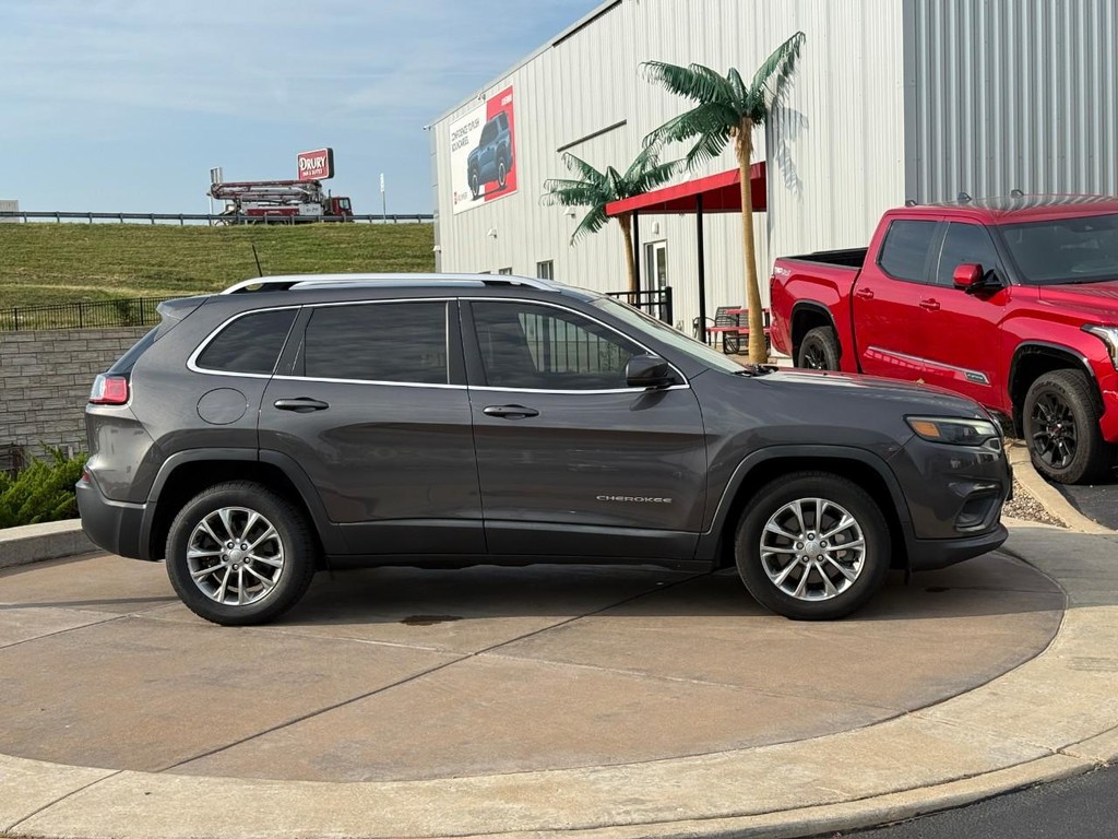 Jeep Cherokee Vehicle Full-screen Gallery Image 02
