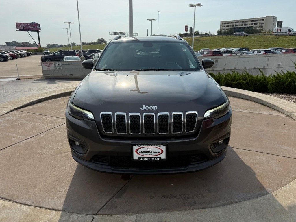 Jeep Cherokee Vehicle Full-screen Gallery Image 09