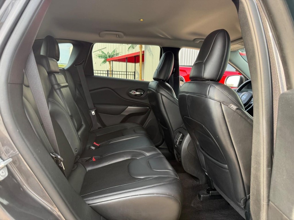 Jeep Cherokee Vehicle Full-screen Gallery Image 10