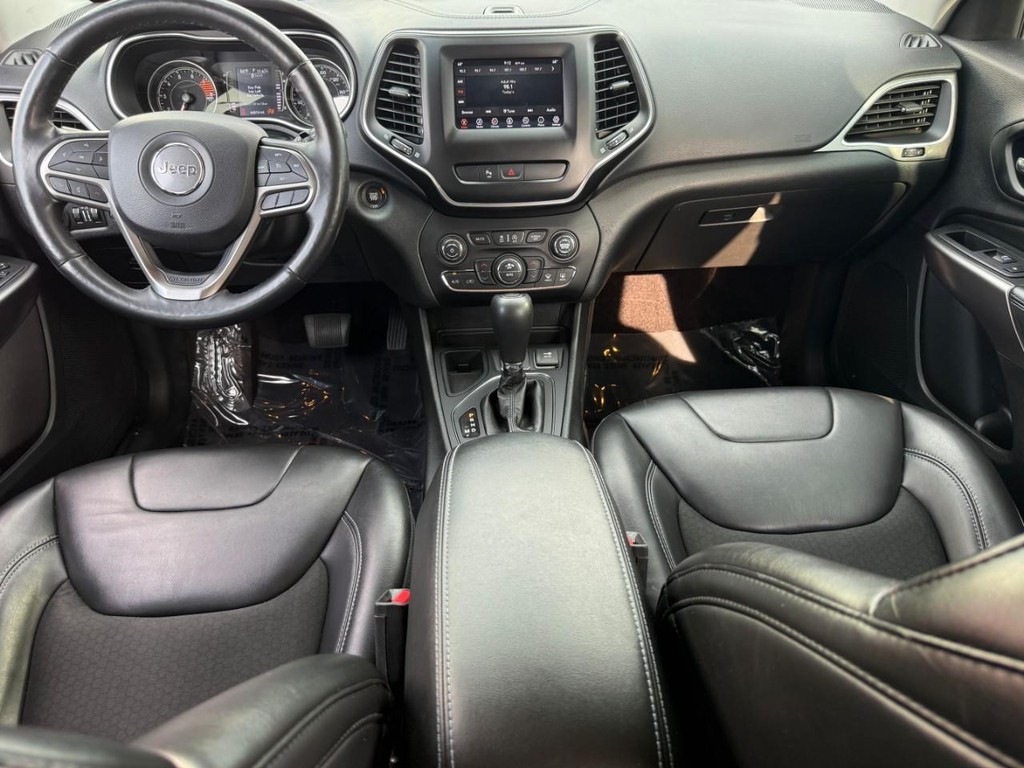 Jeep Cherokee Vehicle Full-screen Gallery Image 11