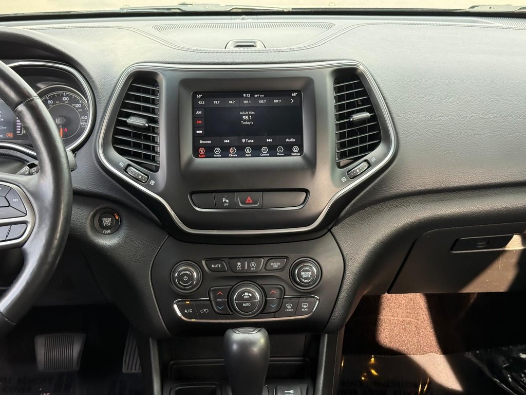 Jeep Cherokee Vehicle Full-screen Gallery Image 13