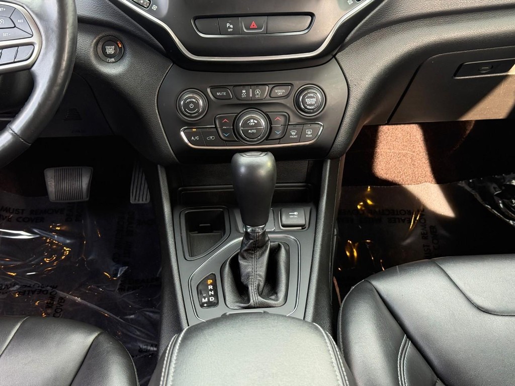 Jeep Cherokee Vehicle Full-screen Gallery Image 14