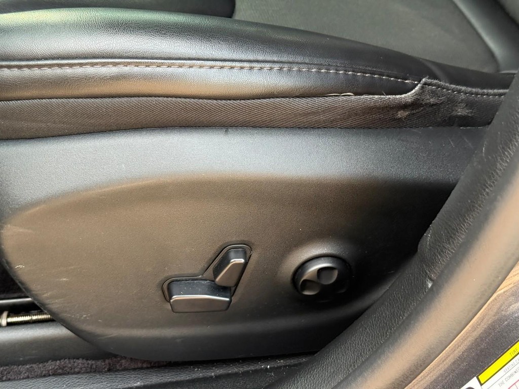 Jeep Cherokee Vehicle Full-screen Gallery Image 17