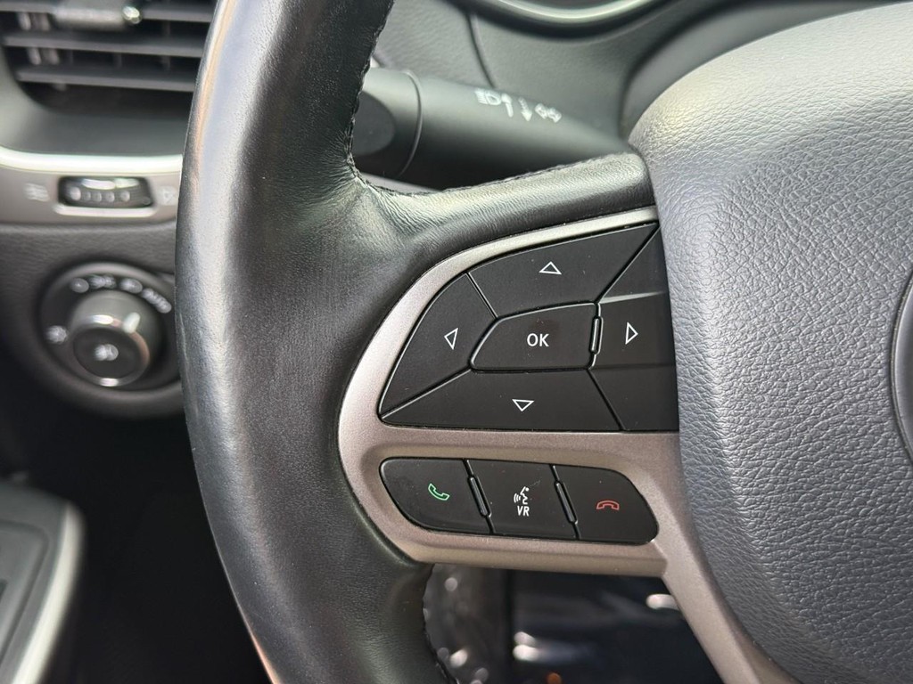 Jeep Cherokee Vehicle Full-screen Gallery Image 18