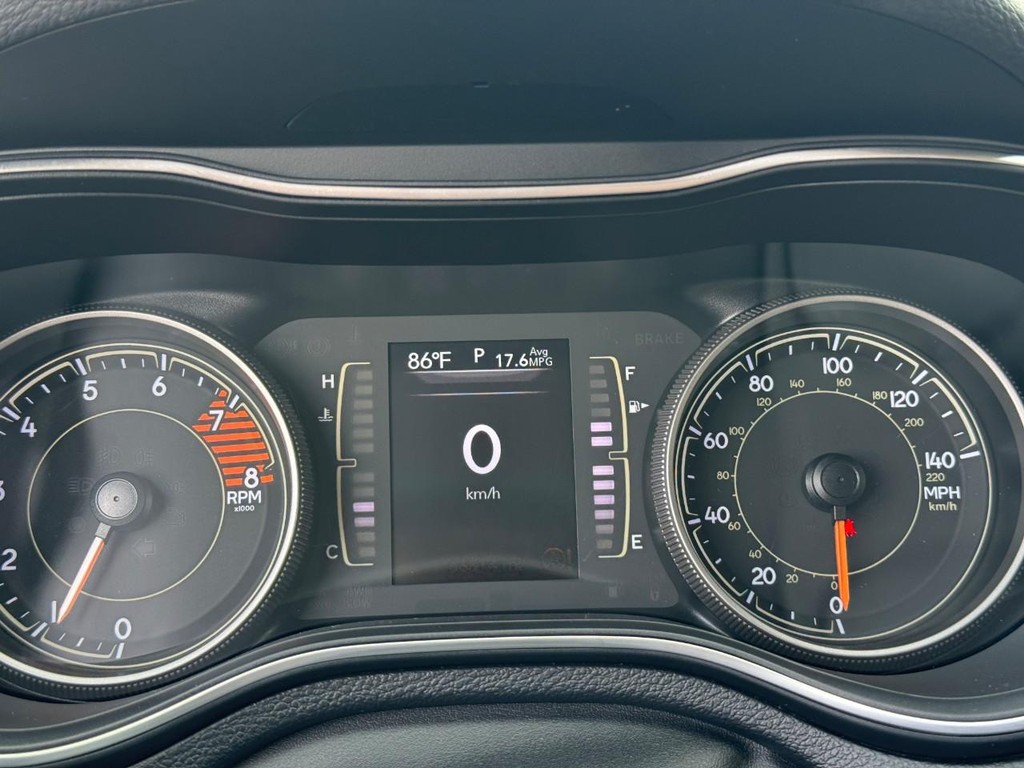 Jeep Cherokee Vehicle Full-screen Gallery Image 20