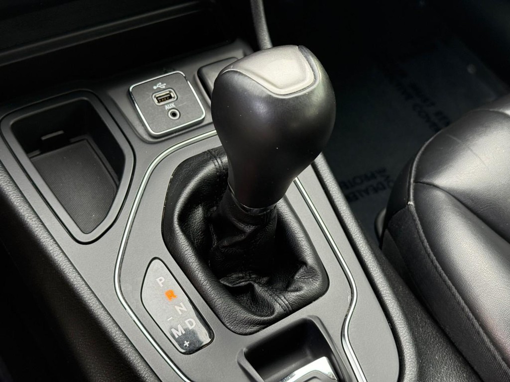 Jeep Cherokee Vehicle Full-screen Gallery Image 21
