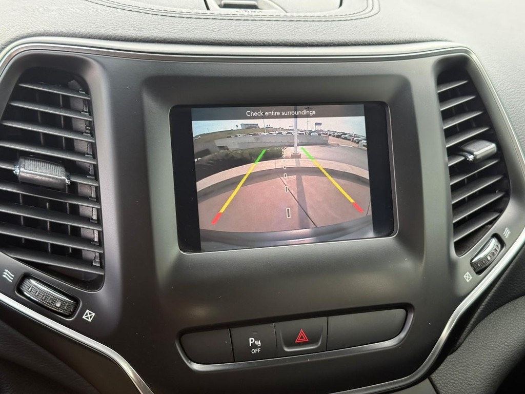 Jeep Cherokee Vehicle Full-screen Gallery Image 22