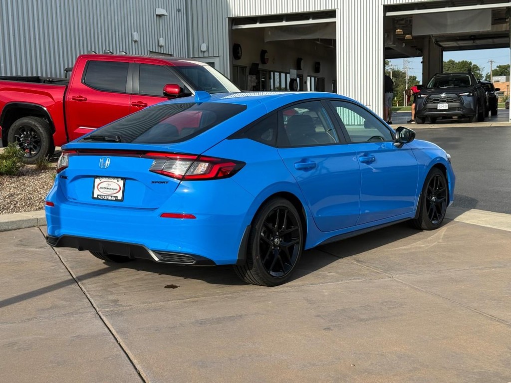 Honda Civic Hatchback Vehicle Full-screen Gallery Image 03