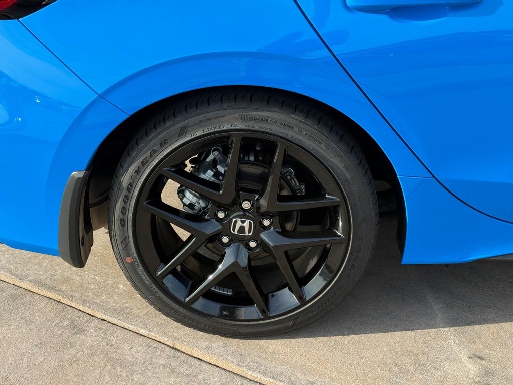 Honda Civic Hatchback Vehicle Full-screen Gallery Image 04
